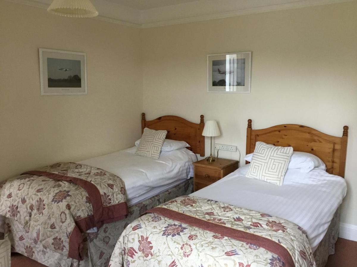 The Manor House Bed and Breakfast Crawley  Exteriör bild