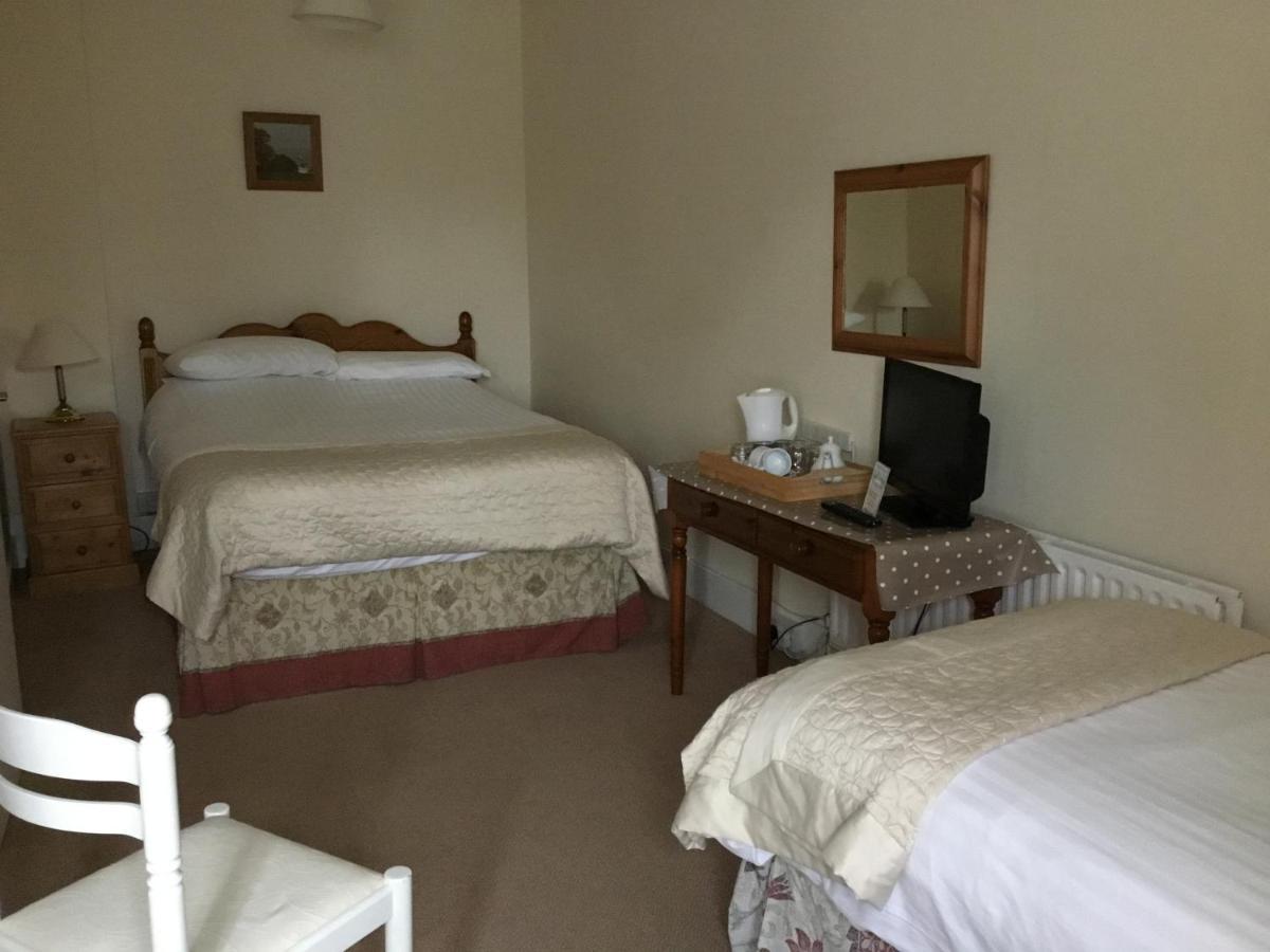 The Manor House Bed and Breakfast Crawley  Exteriör bild