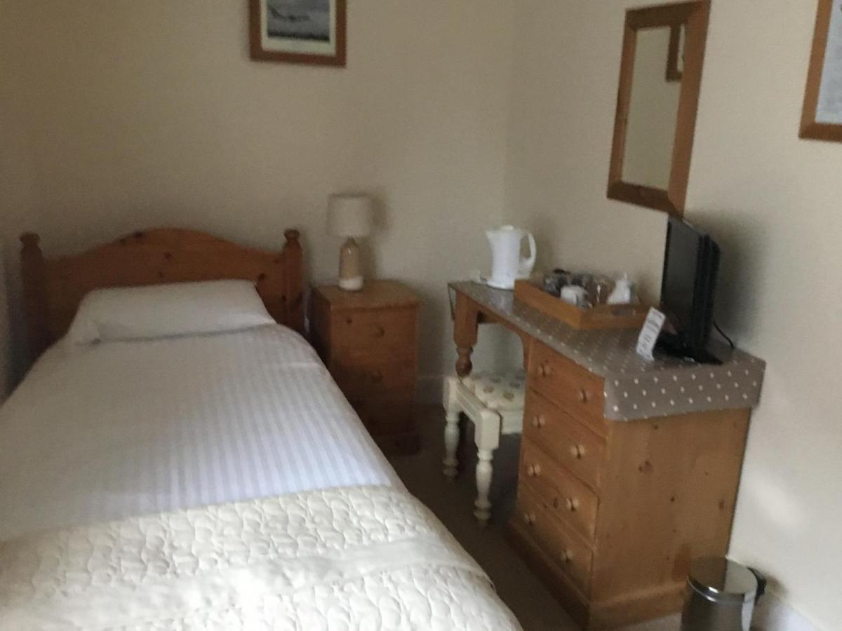 The Manor House Bed and Breakfast Crawley  Exteriör bild