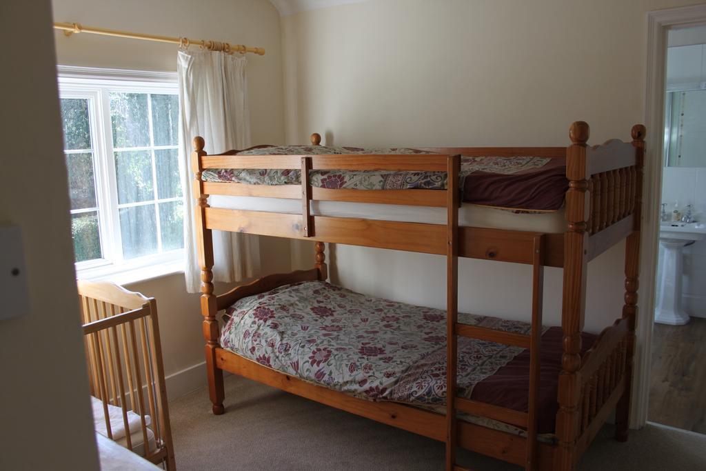 The Manor House Bed and Breakfast Crawley  Exteriör bild