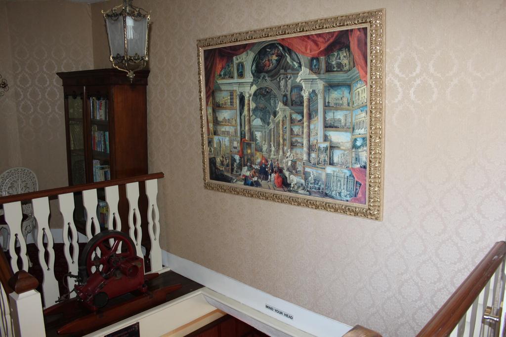 The Manor House Bed and Breakfast Crawley  Exteriör bild