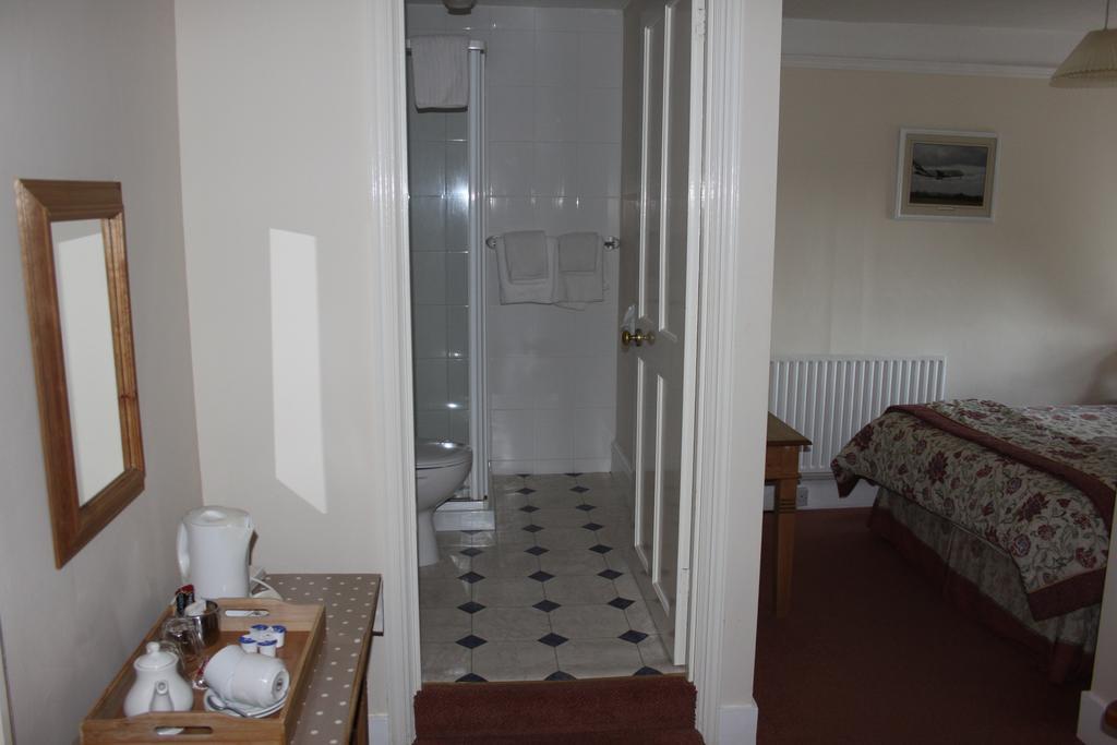 The Manor House Bed and Breakfast Crawley  Exteriör bild
