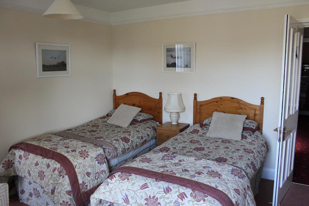 The Manor House Bed and Breakfast Crawley  Exteriör bild