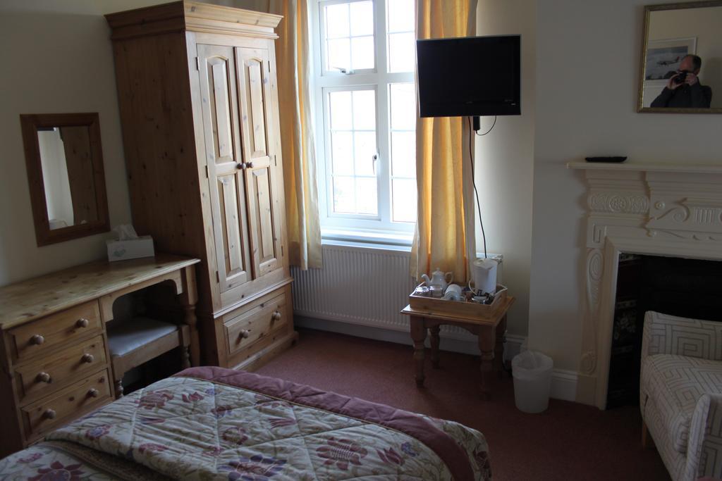 The Manor House Bed and Breakfast Crawley  Exteriör bild
