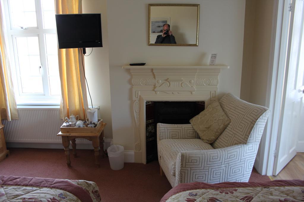 The Manor House Bed and Breakfast Crawley  Exteriör bild