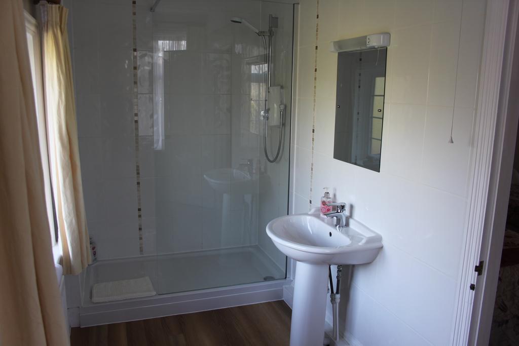 The Manor House Bed and Breakfast Crawley  Exteriör bild