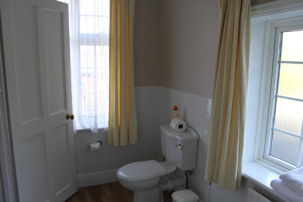 The Manor House Bed and Breakfast Crawley  Exteriör bild