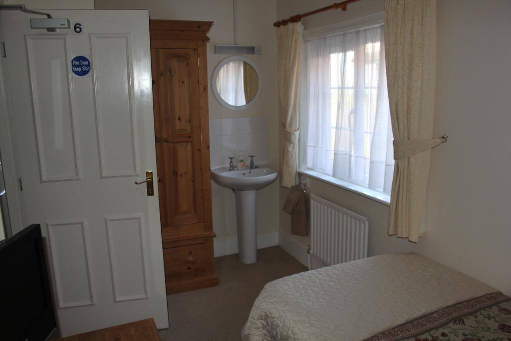 The Manor House Bed and Breakfast Crawley  Exteriör bild
