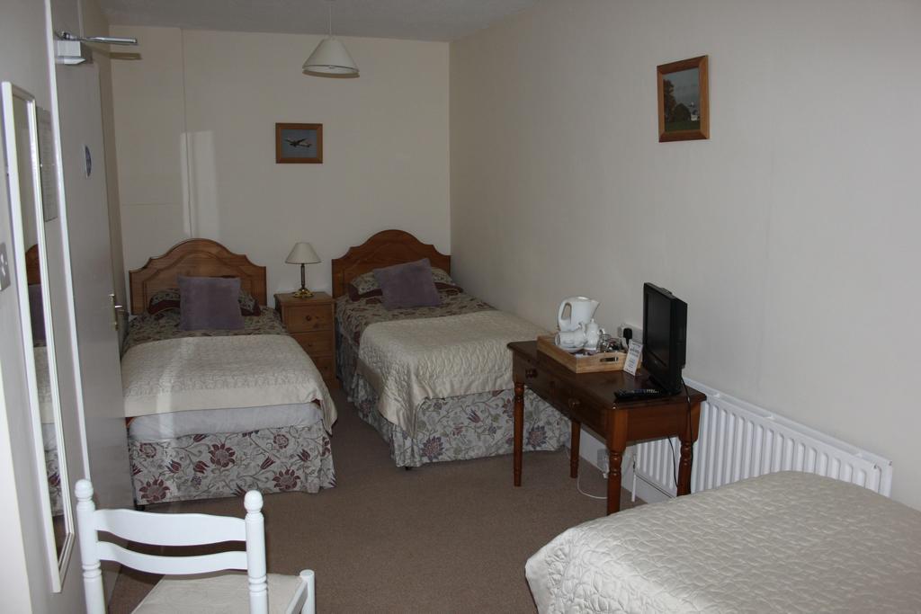 The Manor House Bed and Breakfast Crawley  Exteriör bild