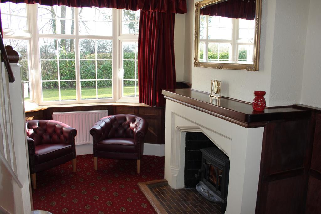 The Manor House Bed and Breakfast Crawley  Exteriör bild