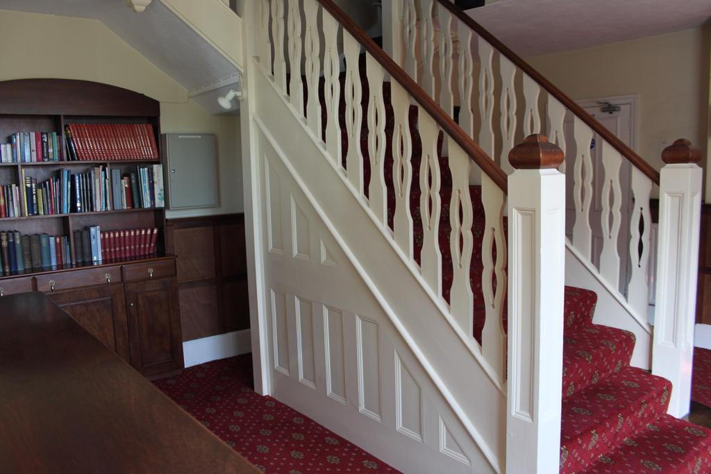 The Manor House Bed and Breakfast Crawley  Exteriör bild