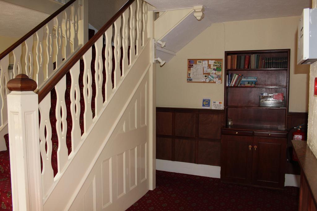 The Manor House Bed and Breakfast Crawley  Exteriör bild
