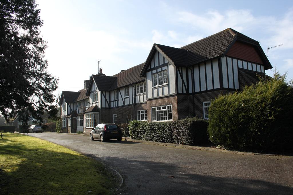 The Manor House Bed and Breakfast Crawley  Exteriör bild