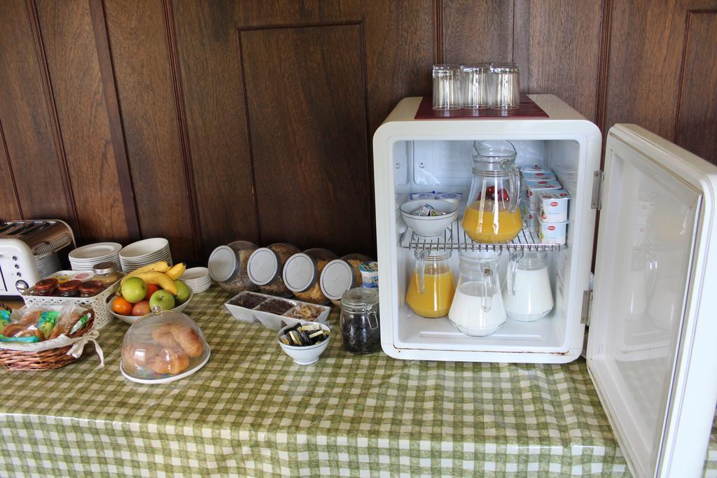 The Manor House Bed and Breakfast Crawley  Exteriör bild