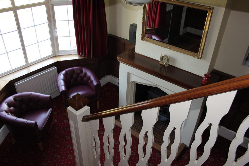 The Manor House Bed and Breakfast Crawley  Exteriör bild
